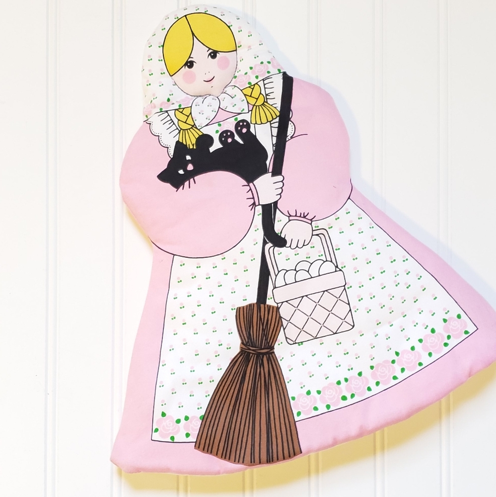 Bonet Woman With Eggs and Black Cat Oven Mit? 14"